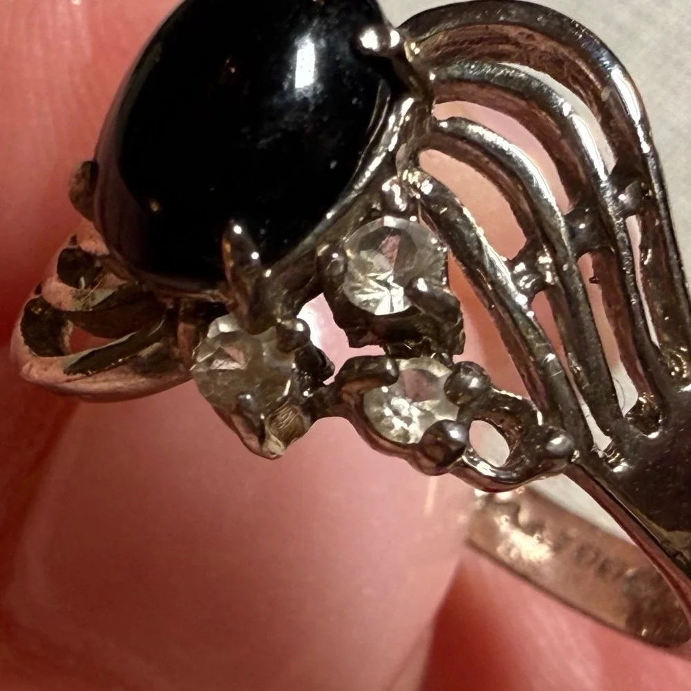 Vintage 14Kt ge silver tone Black cabochon Bypass Ring‎ Size 7.5 Flaws